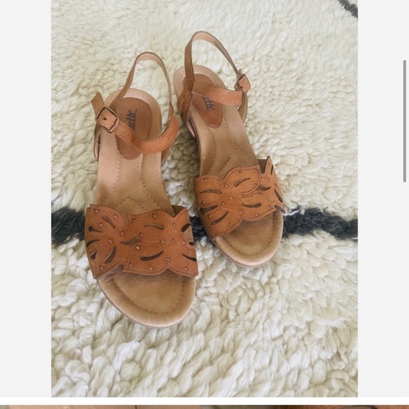 Perfect Leather Sandel - Picture 3 of 11